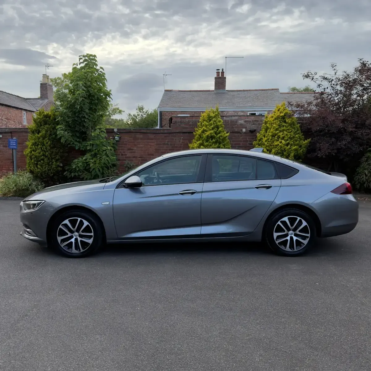 Used Vauxhall Insignia Design Edition 2017 Grey Hatchback