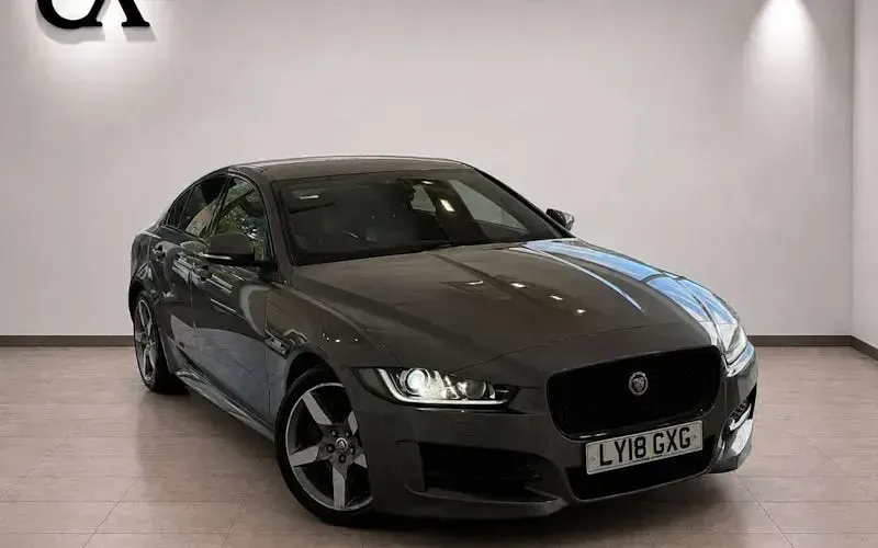 Used Jaguar XE Ingenium 200 HP (147 kW) 2019 Sedan