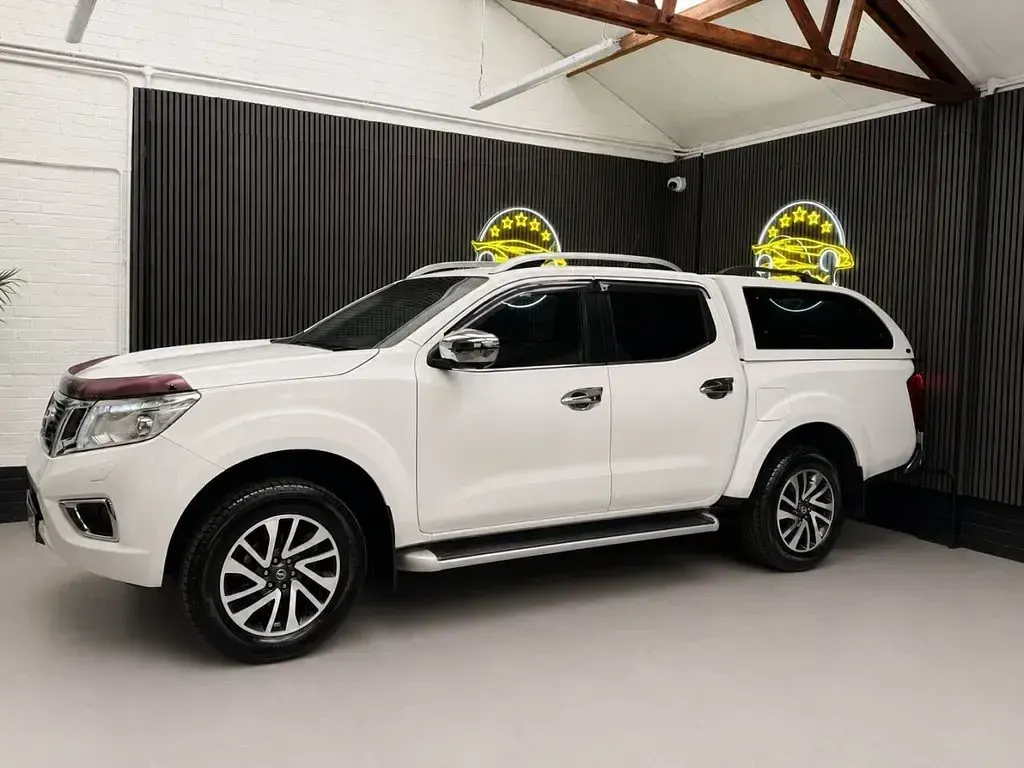 Used Nissan Navara Tekna 190 HP (139 kW) 2017 White Pickup