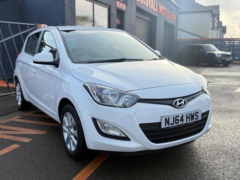 White Used 2014 Hyundai i20 Active Hatchback | £7,695 (Fair price) - Image 1/4