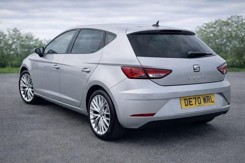 Used Seat Leon SE Dynamic 115 HP (84 kW) 2020 Silver Hatchback