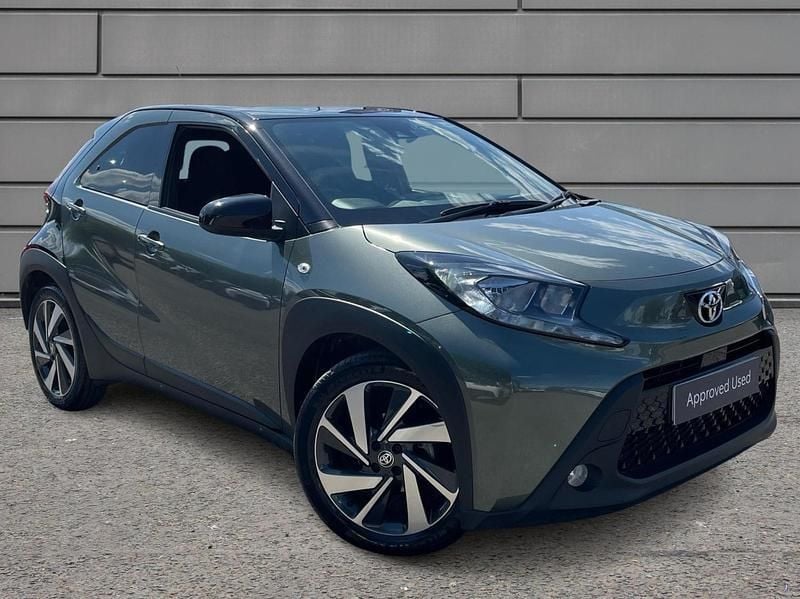 Cardamon green bitone Used 2023 Toyota Aygo Hatchback | £13,295 (Fair price) - Image 1/4