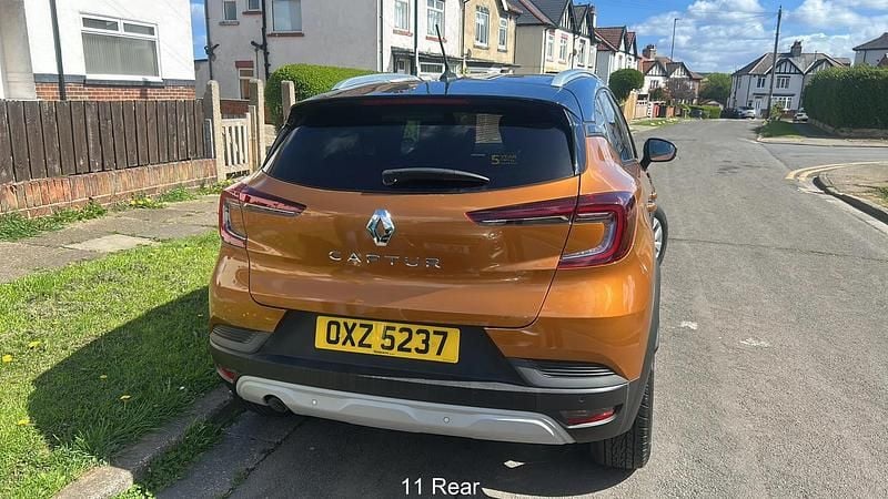 Used Renault Captur Iconic 131 HP (96 kW) 2020 Orange/black SUV