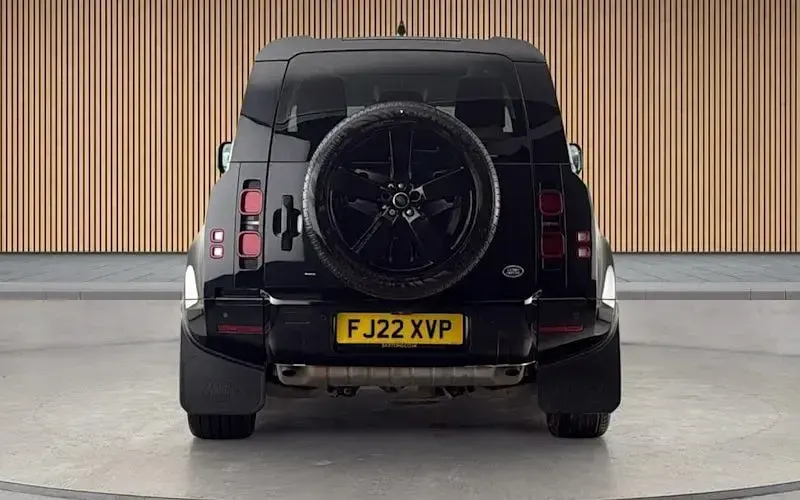 Used Land Rover Defender S 400 HP (294 kW) 2022 Santorini black SUV