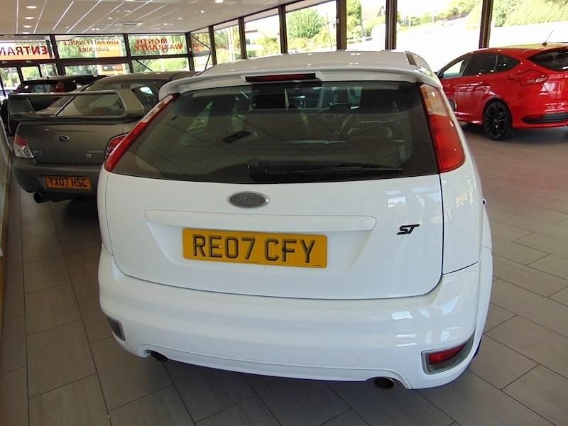 Used Ford Focus ST 221 HP (162 kW) 2007 White Hatchback