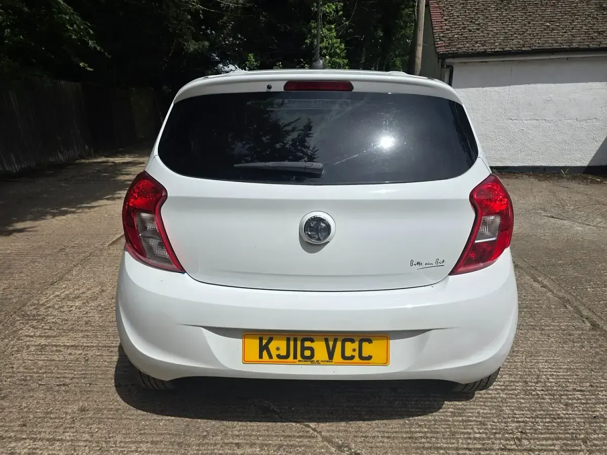 Used Vauxhall Viva 75 HP (55 kW) 2016 White Hatchback