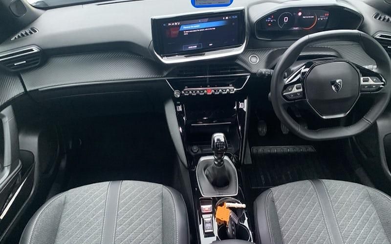 Used Peugeot 2008 Allure 131 HP (96 kW) 2024 White SUV