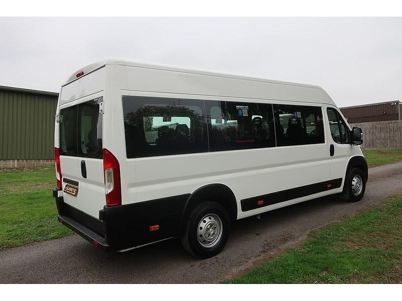Second-hand Peugeot Boxer 130 CP (95 kW) 2018 Alb Van
