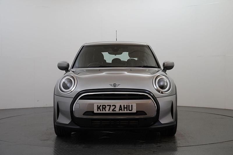 Usado Mini Cooper Exclusive 134 CV (98 kW) 2022 Plateado Utilitario