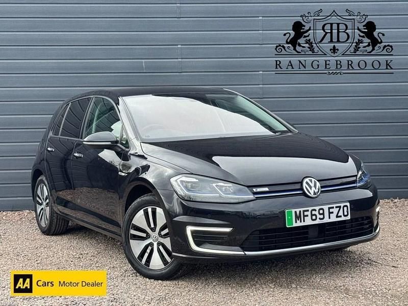 Begagnad VW e-Golf 99 kW (135 HK) 2019 Svart Halvkombi
