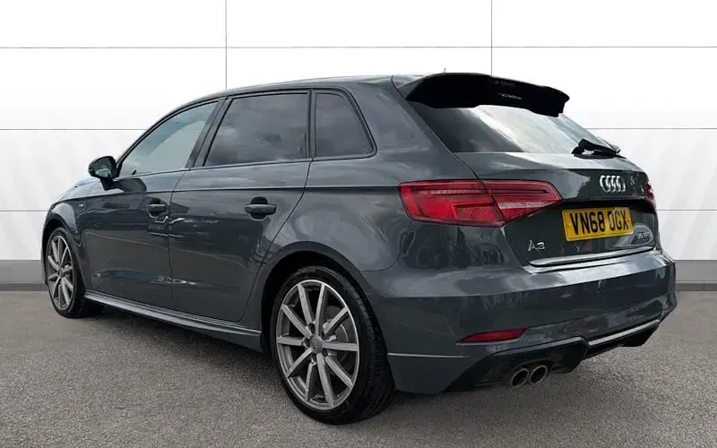 Usado Audi A3 Sportback Black Edition 150 HP (110 kW) 2019 Citadino