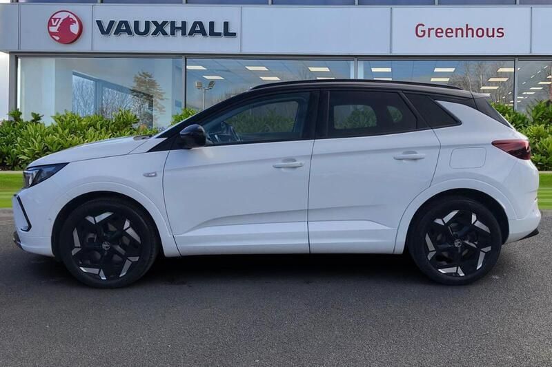 White Used 2023 Vauxhall Grandland X GSe SUV | £19,372 (Fair price) - Image 1/4