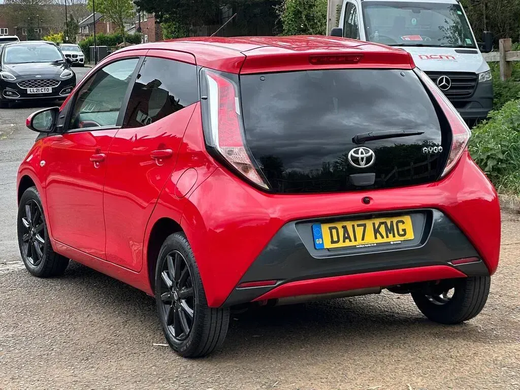 Used Toyota Aygo x-style 69 HP (50 kW) 2017 Red Hatchback