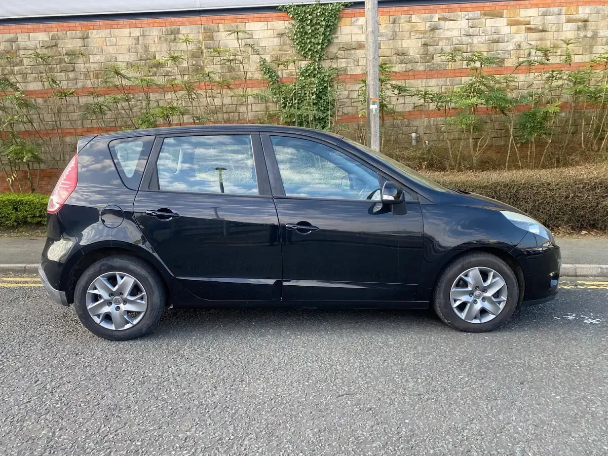 Used Renault Scénic Expression 2011 Black MPV