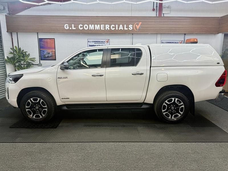 Used Toyota HiLux 148 HP (108 kW) 2022 White Pickup
