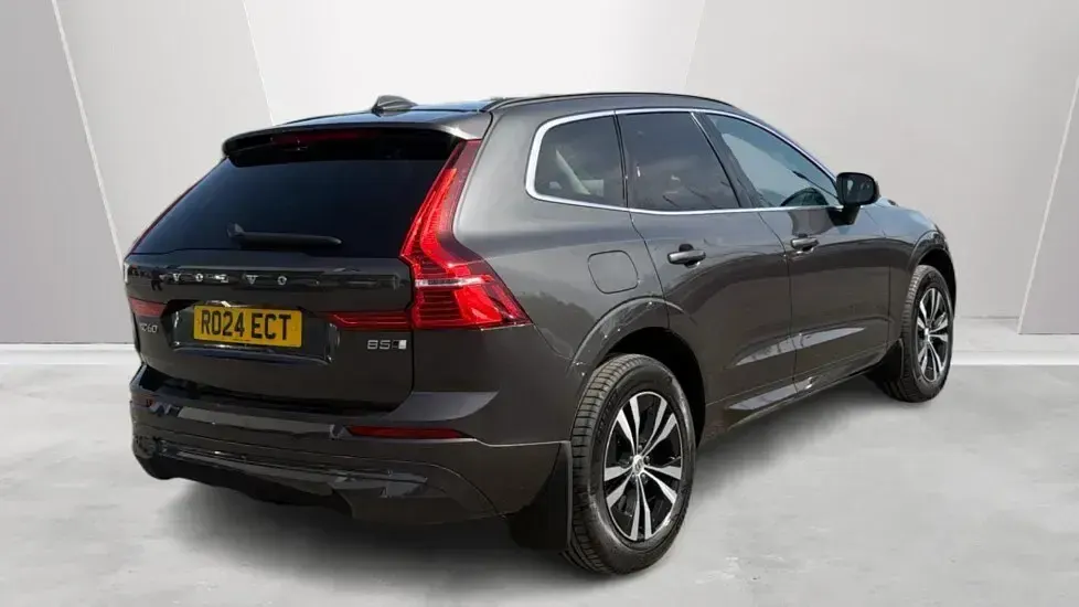 Used Volvo XC60 Core 247 HP (181 kW) 2024 Grey SUV