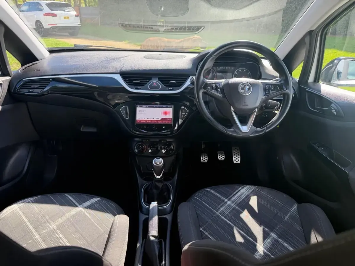Used Vauxhall Corsa Edition 2015 White Hatchback