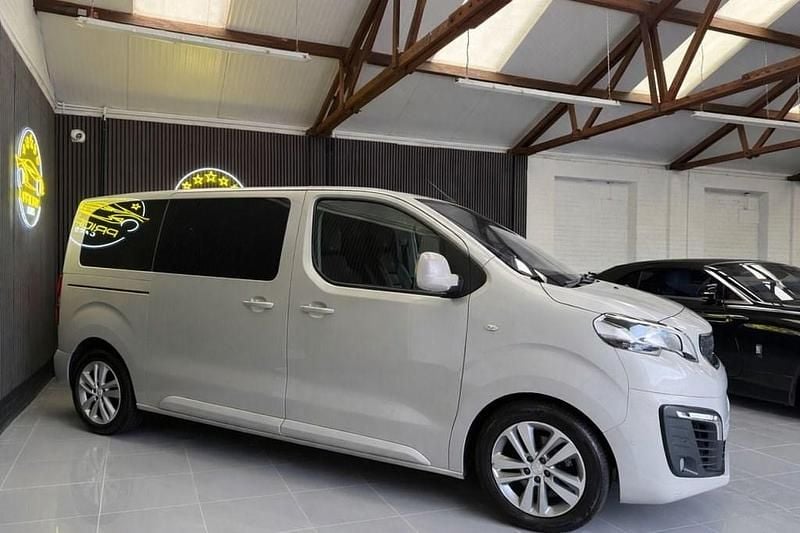 Used Peugeot Traveller Allure 180 HP (132 kW) 2017 Beige MPV