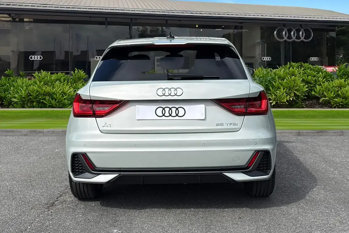 Novo Audi A1 Sportback S-Line 110 HP (80 kW) 2026 Prateado Citadino