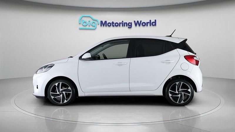 Used Hyundai i10 Premium 84 HP (61 kW) 2020 White Hatchback