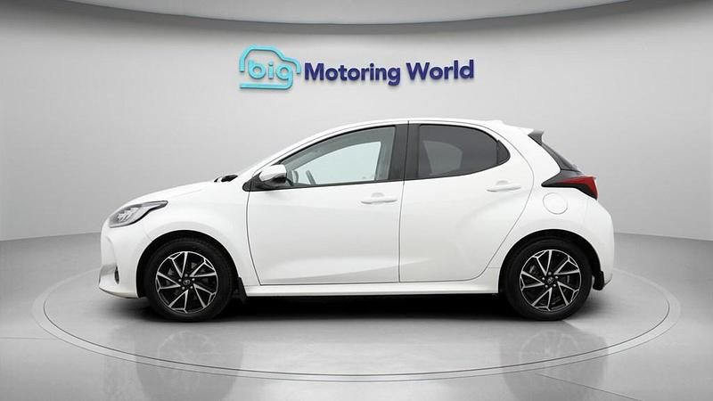 Used Toyota Yaris Hybrid Design 116 HP (85 kW) 2022 White Hatchback