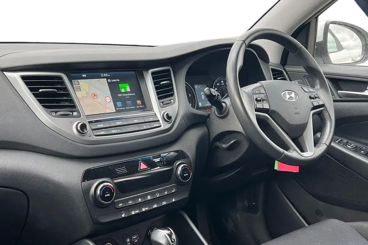 Used Hyundai Tucson SE 141 HP (103 kW) 2018 White SUV