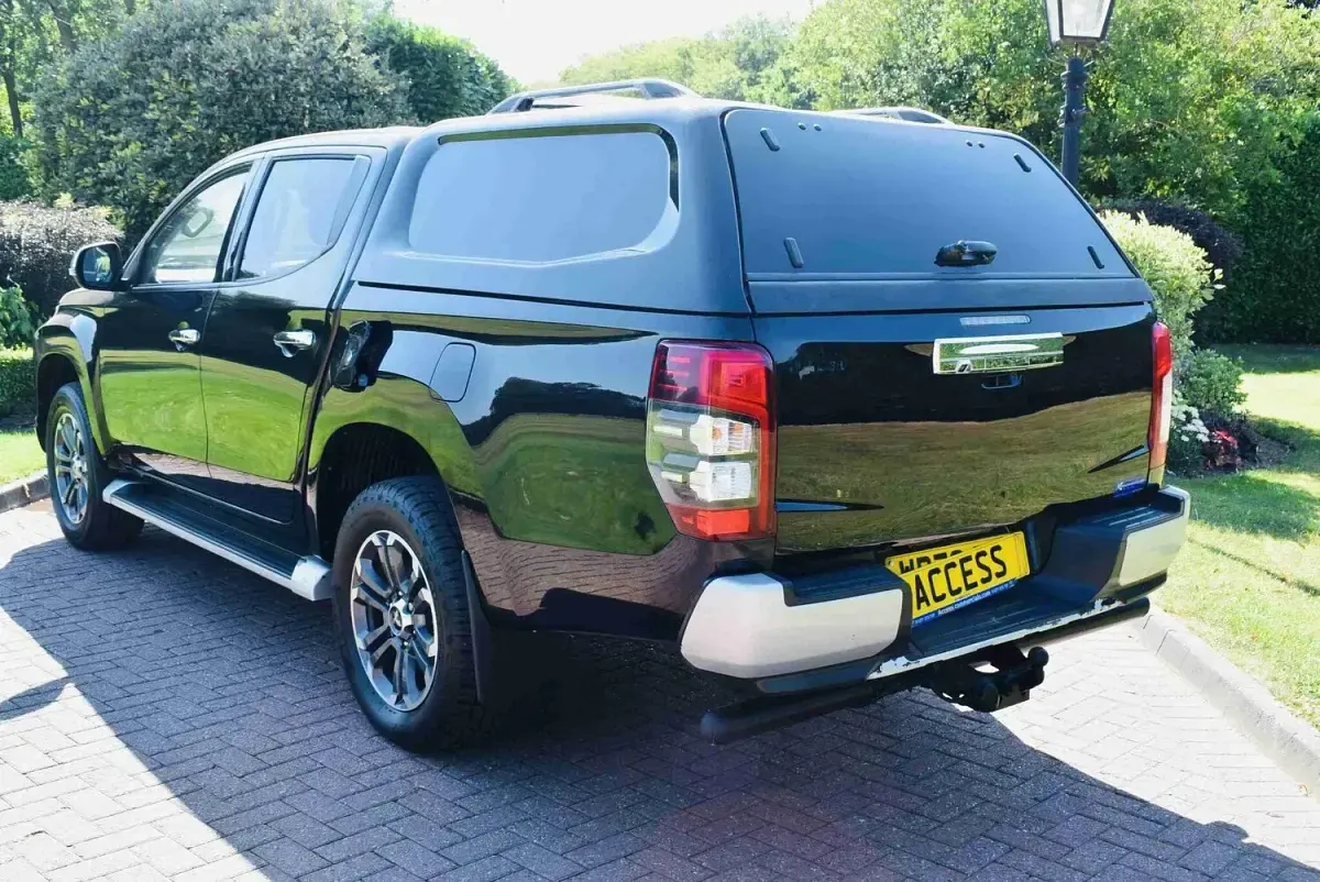 Used Mitsubishi L200 Warrior 150 HP (110 kW) 2020 Black Pickup