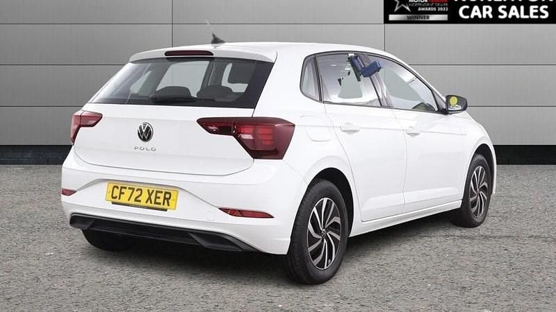 Begagnad VW Polo Life 95 HK (69 kW) 2023 Vit Halvkombi