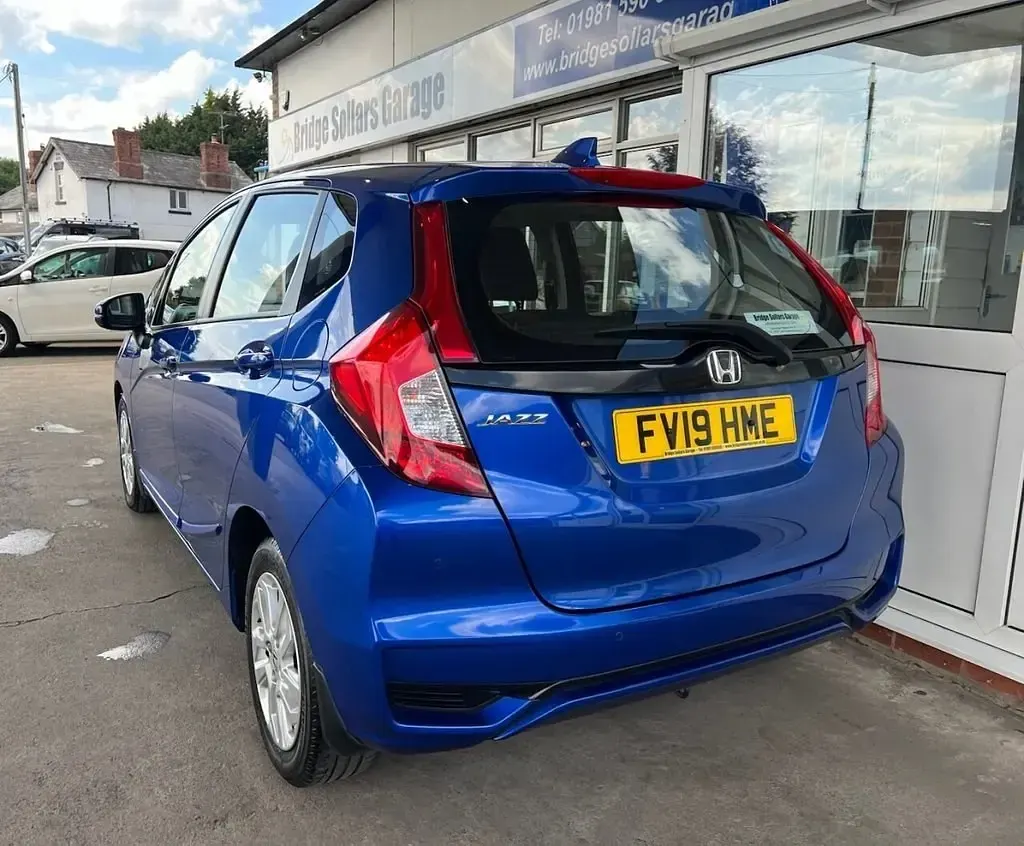 Używany Honda Jazz SE 102 KM (75 kW) 2019 Niebieski Hatchback