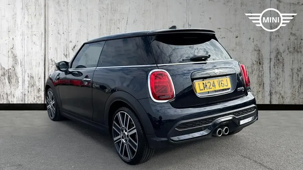 Begagnad Mini Cooper S Exclusive 176 HK (129 kW) 2024 Svart Halvkombi