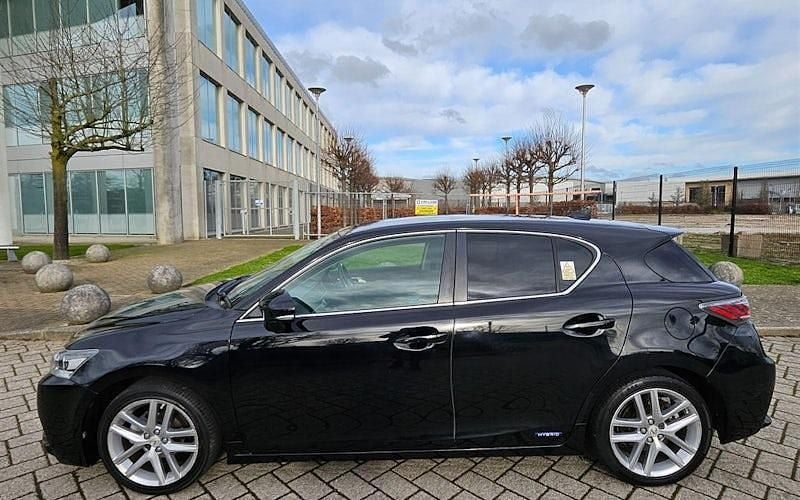 Used Lexus CT200h 136 HP (100 kW) 2017 Hatchback