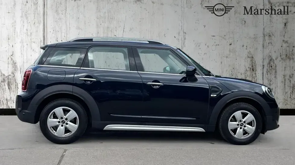 Used Mini Countryman Classic 2023 Enigmatic black metallic SUV