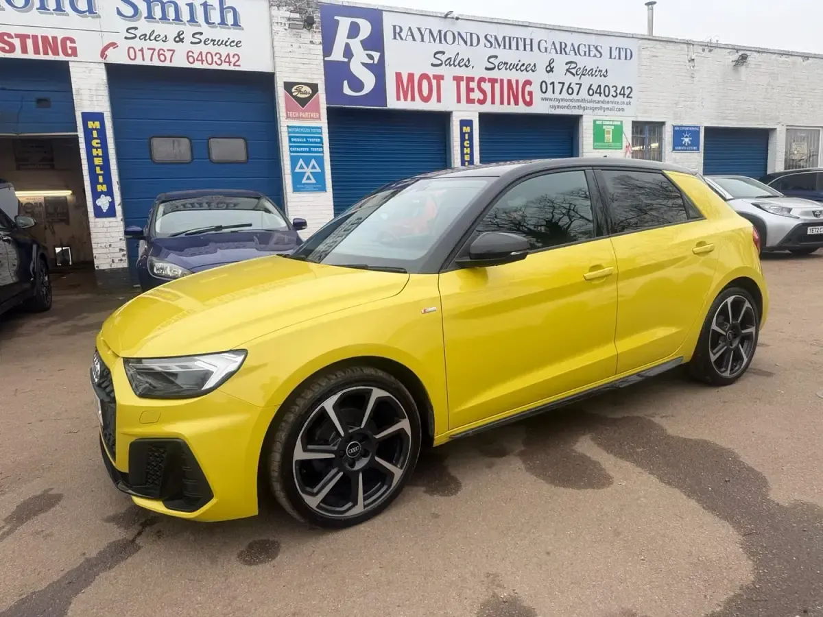 Used Audi A1 Black Edition 150 HP (110 kW) 2021 Yellow SUV