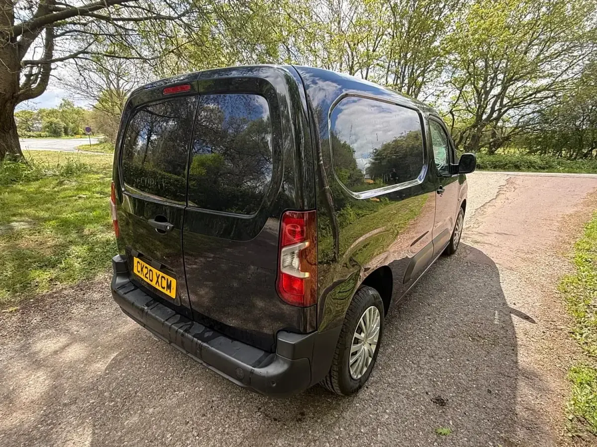 Używany Citroën Berlingo 2020 Czarny Minivan