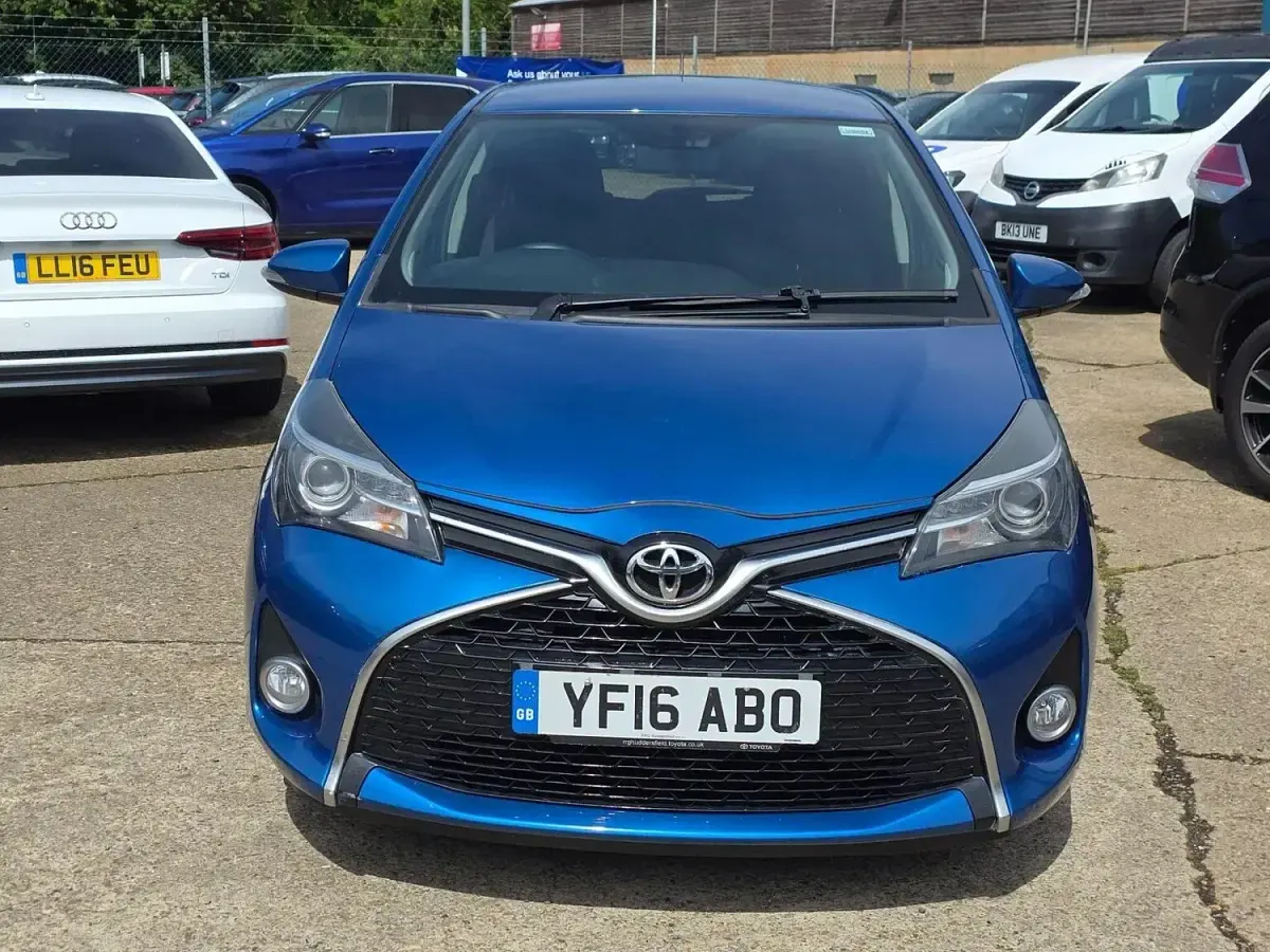 Gebraucht Toyota Yaris Design 99 PS (72 kW) 2016 Blau Kleinwagen