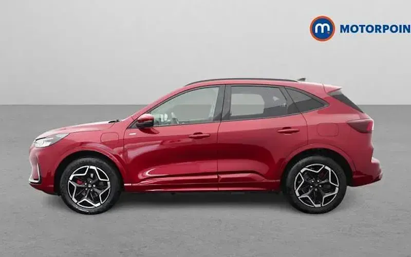 Second-hand Ford Kuga ST-Line X 242 CP (177 kW) 2026 SUV