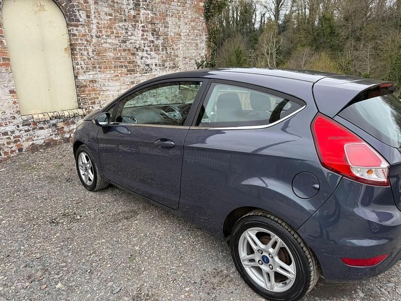 Used Ford Fiesta Zetec 75 HP (55 kW) 2013 Grey Hatchback