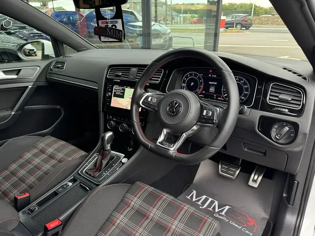 Used VW Golf VII GTI 245 HP (180 kW) 2019 White Hatchback