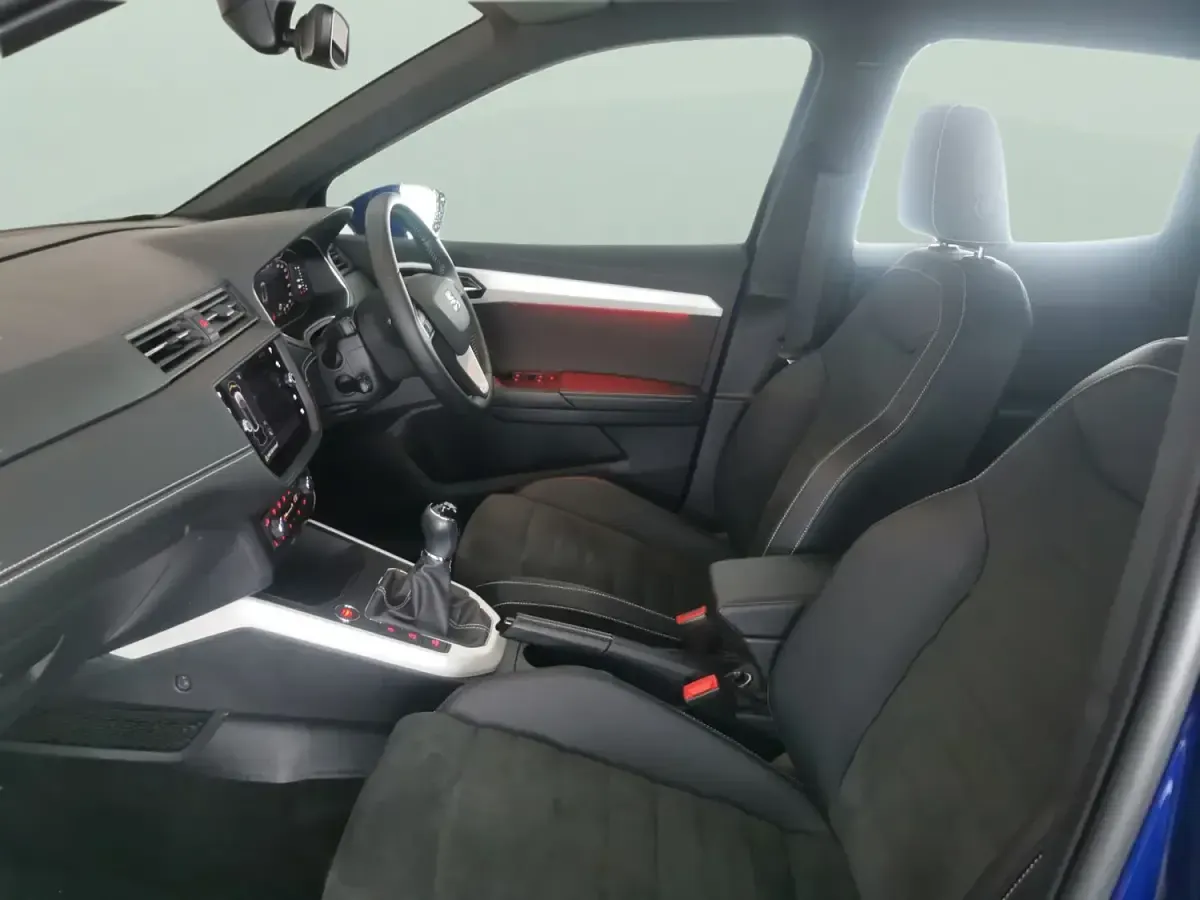 Usado Seat Arona XCELLENCE Lux 115 CV (84 kW) 2019 Azul SUV