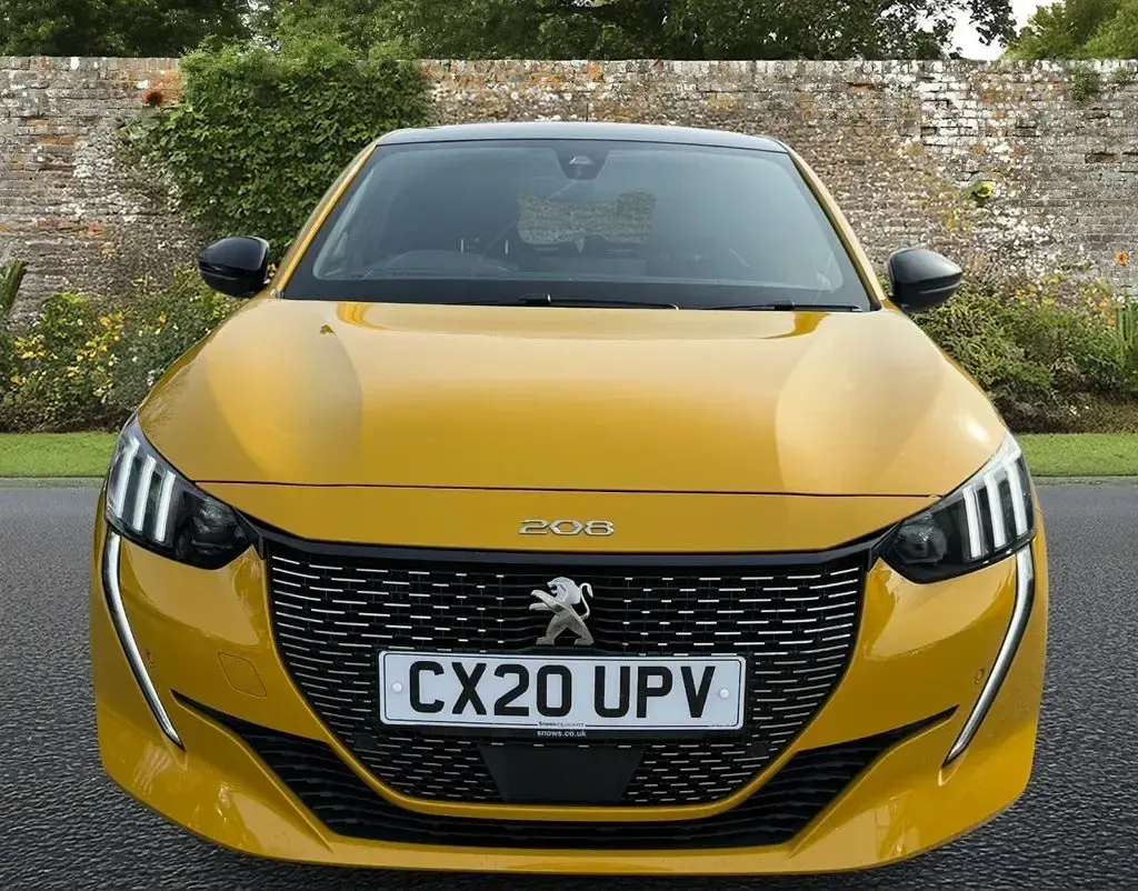Used Peugeot 208 GT-line 100 HP (73 kW) 2020 Yellow Hatchback