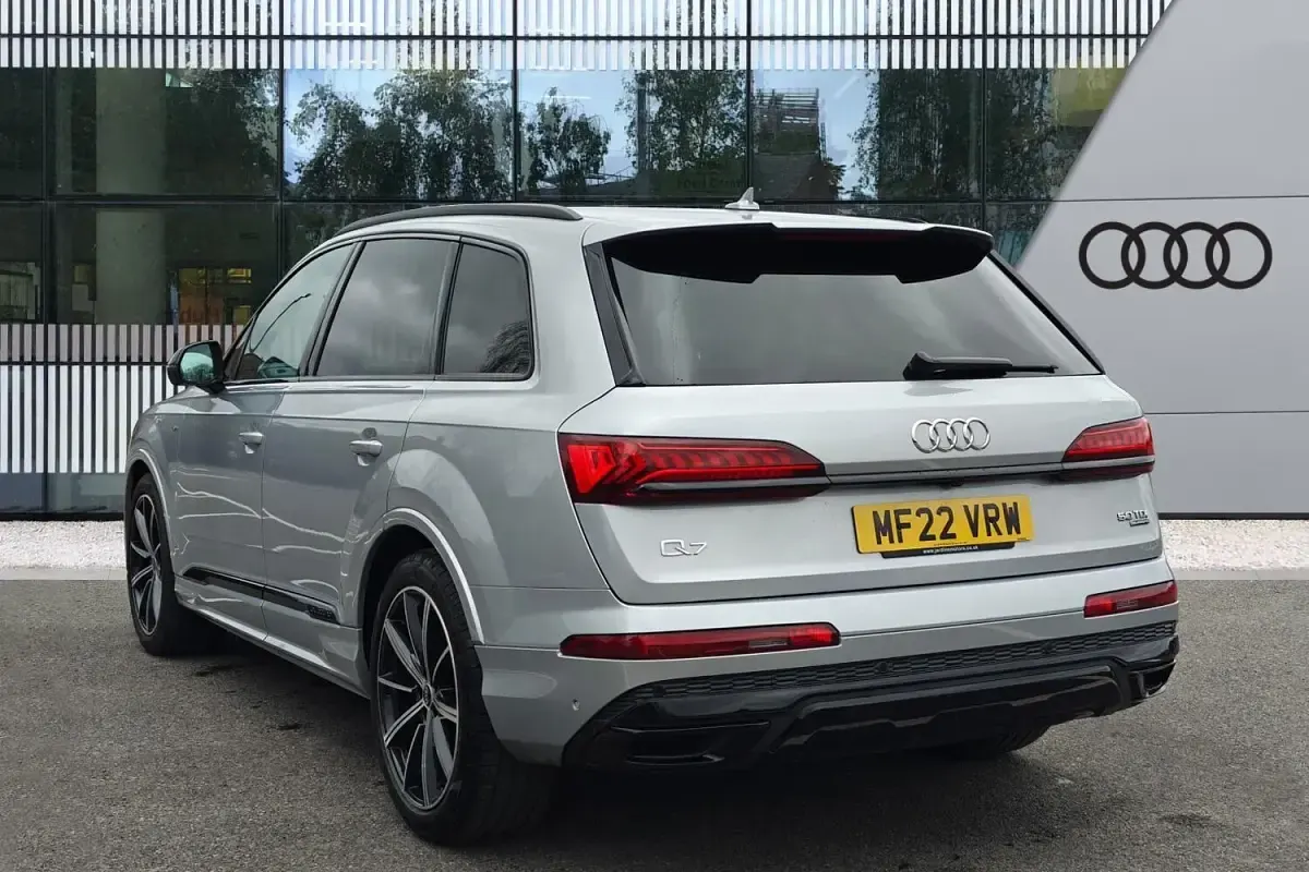 Begagnad Audi Q7 Black Edition 281 HK (206 kW) 2022 Silver SUV