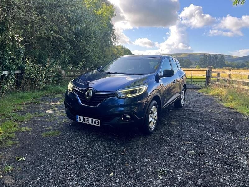 Blue Used 2017 Renault Kadjar Expression+ SUV | £3,800 (Good price) - Image 1/4
