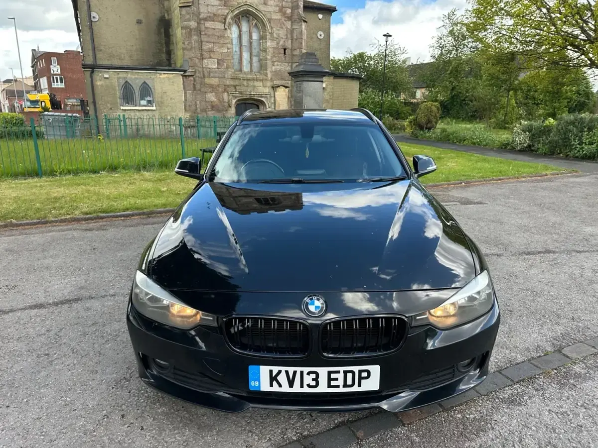 Begagnad BMW 320 2013 Svart Kombi