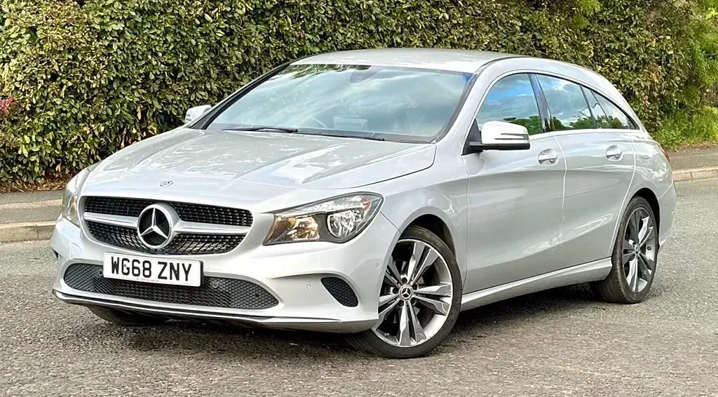 Usado Mercedes CLA180 Shooting Brake 122 HP (89 kW) 2018 Prateado Carrinha