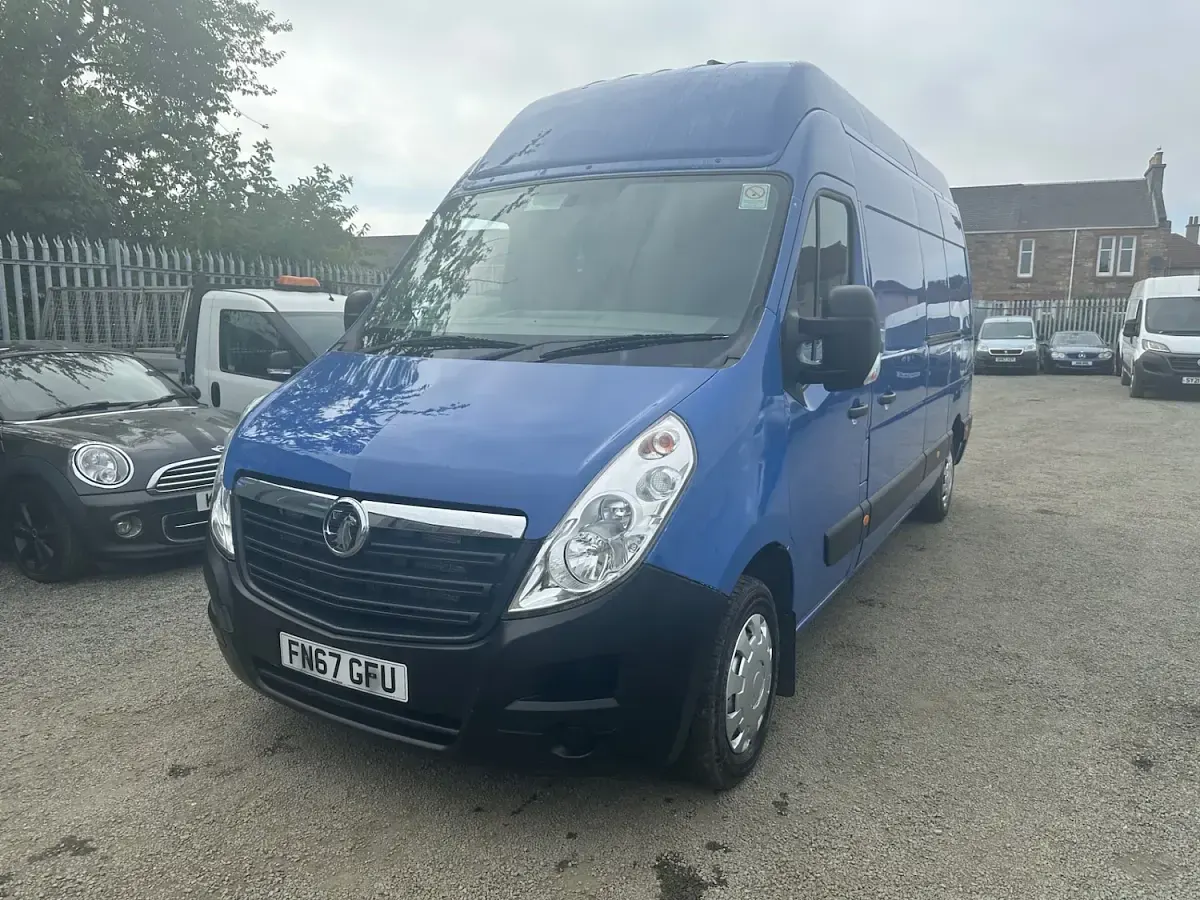 Used Vauxhall Movano 145 HP (106 kW) 2017 Blue MPV