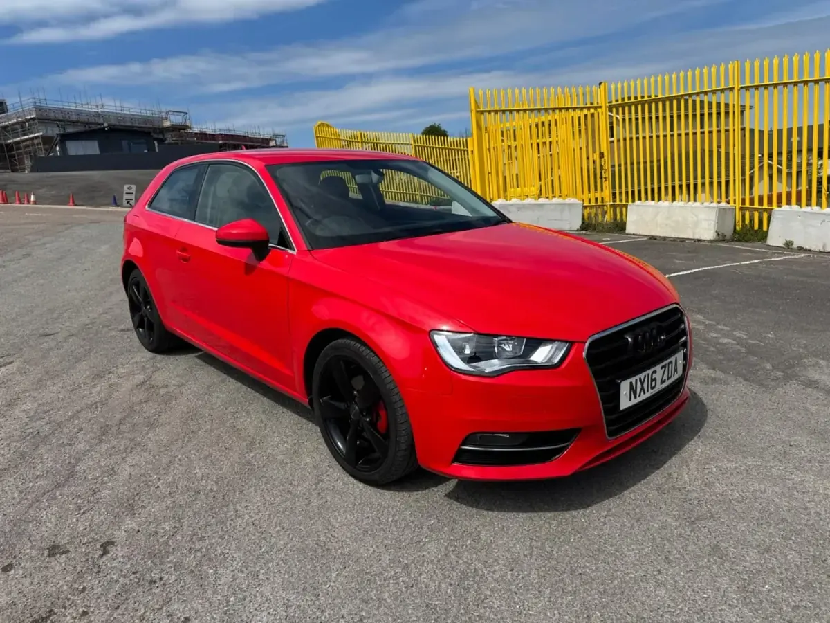 Begagnad Audi A3 Sport 125 HK (91 kW) 2016 Röd Halvkombi