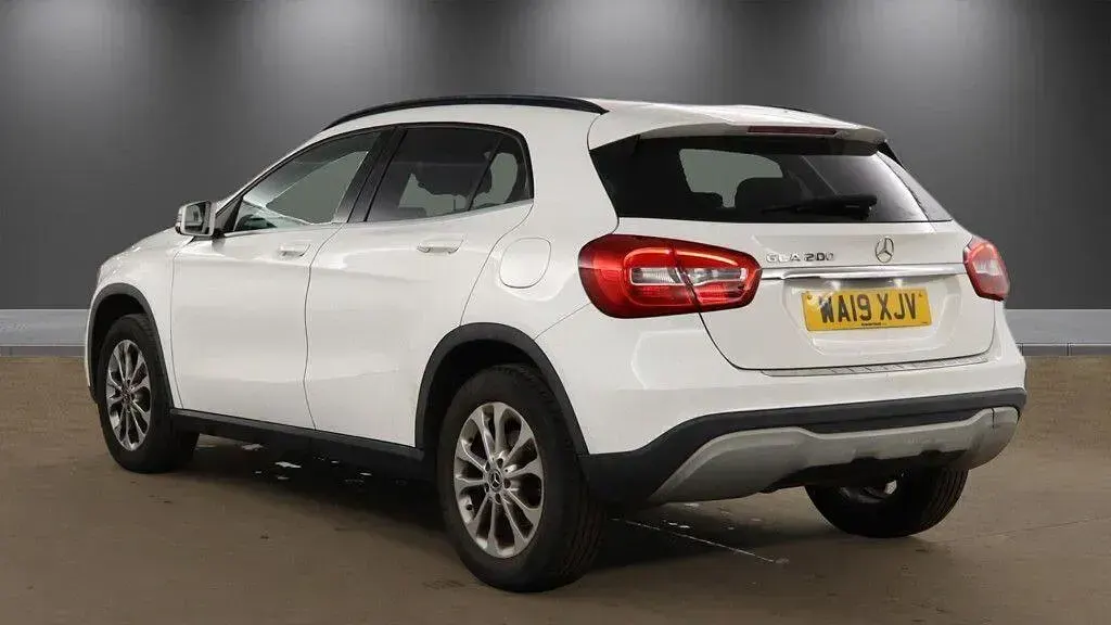 Used Mercedes GLA200 SE 156 HP (114 kW) 2019 White SUV