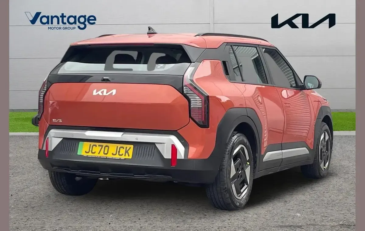 Used Kia EV3 Air 147 kW (201 HP) 2024 Orange SUV