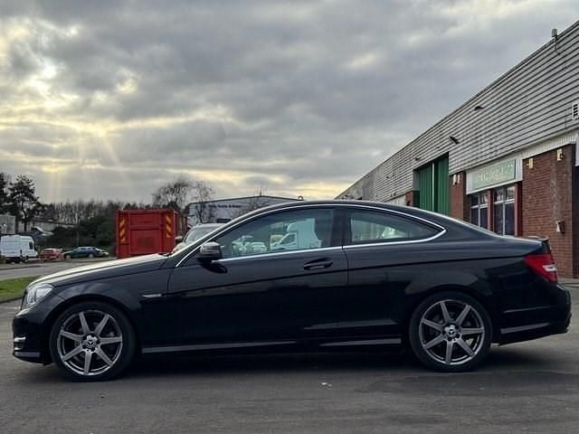 Usado Mercedes C220 Sport Edition 170 HP (125 kW) 2015 Preto Coupé