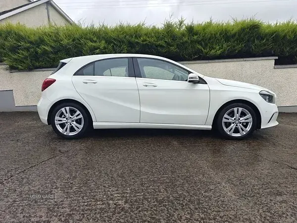 Used Mercedes A180 Executive 109 HP (80 kW) 2017 White Hatchback